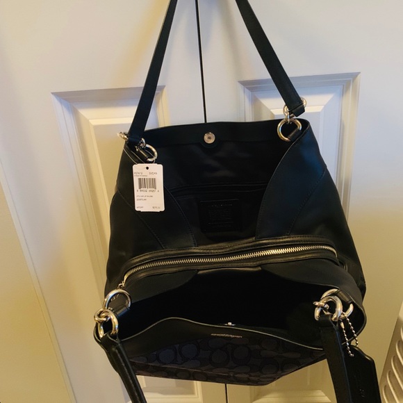 Authentic  COACH HANDBAG - Picture 5 of 8